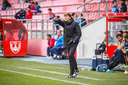 Pablo Álvarez en el partido de la primera vuelta ante el Numancia en Los Pajaritos.