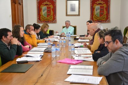 Miembros de la corporación de San Leonardo en pleno.