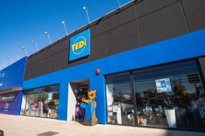 Exterior de un establecimiento de TEDi.