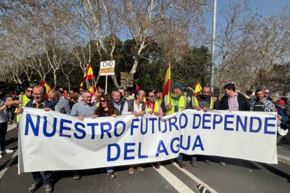 Protesta de agricultores en Valladolid por la gestión del agua de la CHD.