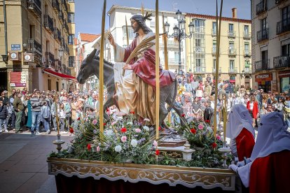 La Cofradía de la Entrada de Jesús en Jerusalén inicia el ciclo de procesiones de la Semana Santa 2024 en Soria.