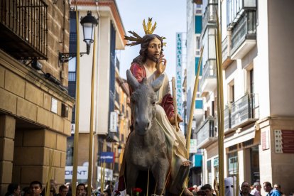 La Cofradía de la Entrada de Jesús en Jerusalén inicia el ciclo de procesiones de la Semana Santa 2024 en Soria.