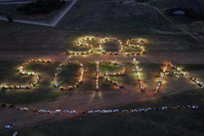 Movilización de tractores en el aeródromo.