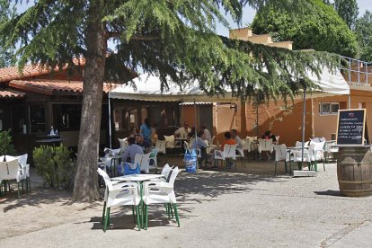 Bar de La Arboleda en Almazan.