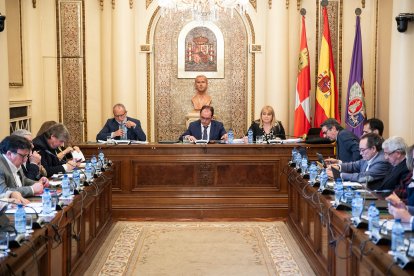 Votación  en el pleno de ayer en la Diputación de Soria.