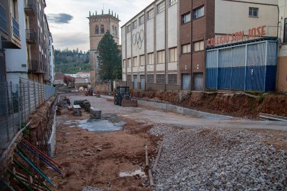 Estado de la obra parada del aparcamiento subterráneo de la calle Doctrina.