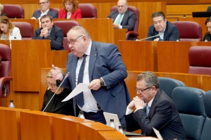 El consejero de Sanidad, Alejandro Vázquez, en el Pleno de las Cortes de Castilla y León.