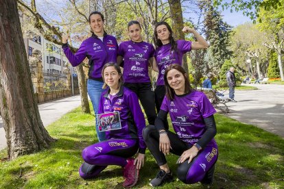 Una pequeña representación de las 60 atletas que componen el Club Atletismo Celtíberas.