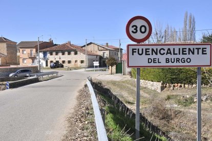 Fuencaliente del Burgo pertenece al término de Fuentearmegil.