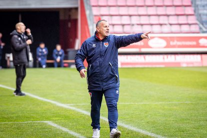 Javi Moreno en un encuentro de esta temporada en Los Pajaritos.