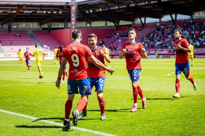 El Numancia vence y sigue aspirando al ascenso directo