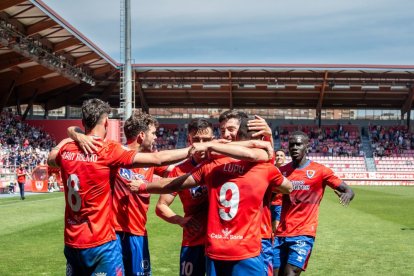 El Numancia vence y sigue aspirando al ascenso directo