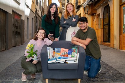 Los comercios de la calle Ramillete organizan una jornada cultural para el Día del Libro