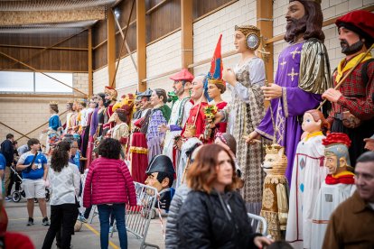 Gigantes y cabezudos convierten la Gigantalia 2024 en una fiesta.