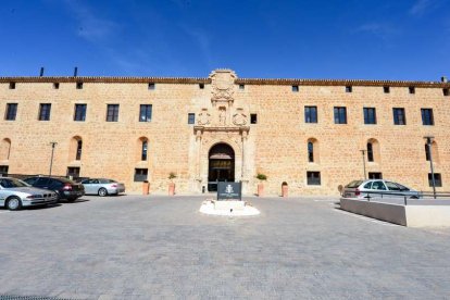 Fachada del Colegio-Universidad de Osma.