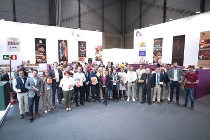 Empresarios participantes junto a Benito Serrano, en Salón Gourmets.