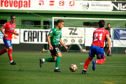 Menudo en el encuentro de la segunda vuelta entre el Atlético Paso y el Numancia.