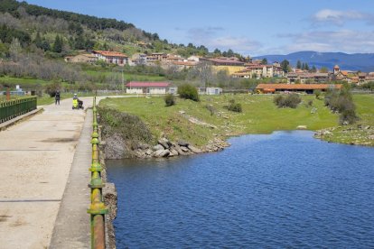 Un pantano pletórico asegura las reservas hídricas