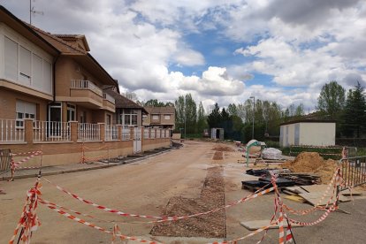 Obras en la urbanización de La Serna, en El Burgo.