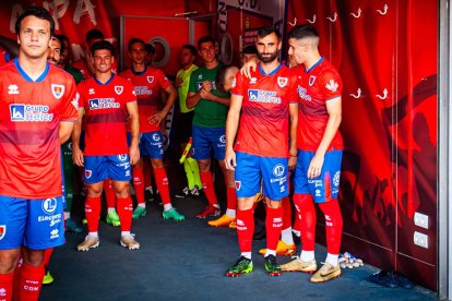 De Frutos, Lupu y Tamayo en el túnel de vestuarios de Los Pajaritos.