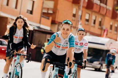 Integrantes del Eneicat - CMTeam calientan por las calles de San Esteban de Gormaz.