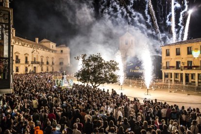 Momento de la Bajada en las fiestas de Almazán.