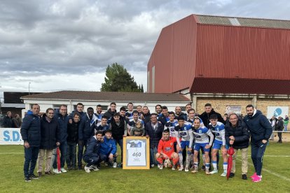 Jesu durante el homenaje de sus compañeros de equipo el pasado domingo en La Arboleda.