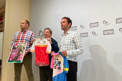 Presentación del trofeo de Fuencaliente del Burgo en Diputación.