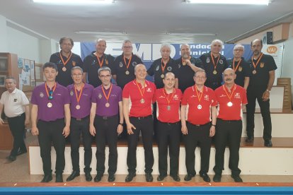 Los jugadores del Círculo Amistad Numancia como subcampeones de España.