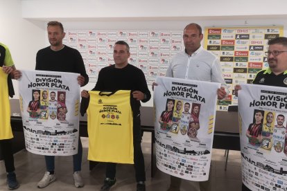 Fran García Lacarra, Manu Salvador, Carlos Heras 'Litos', Sergio Frías y Jordi Lluelles durante la presentación de la fase de ascenso a Plata que arranca el viernes en el Sanan.