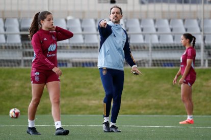 El soriano Kenio Gonzalo en un entrenamiento con el combinado español sub 17.