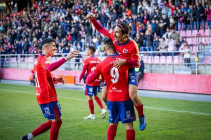 El Numancia supera por 2-0 al Utebo y ya sólo tiene por delante una eliminatoria de cara al ascenso.