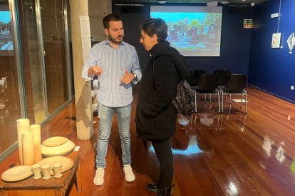 Eder García y Andrea San Andrés en la presentación de la muestra.