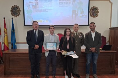 Marta Casado, ganadora provincial con el premio.