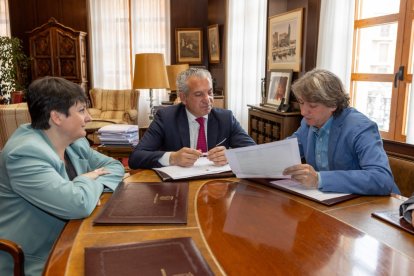 Romero, Sen y Martínez Mínguez en el Ayuntamiento de Soria.