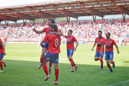 Los numantinos celebran el 1-0 logrado por David Alfonso.