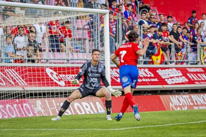 El CD Numancia se adelanta en la final por el ascenso