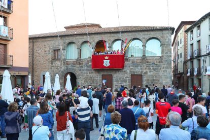 Momento del pregón en la plaza Mayor de Ágreda.