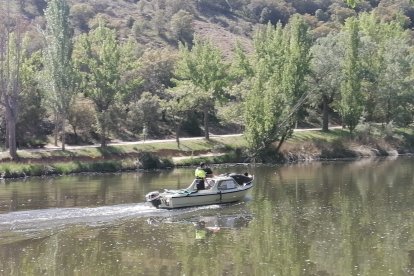 La embarcación que hace el estudio de navegabilidad del Duero. HDS