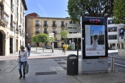 Un termómetro rebasa los 30 grados en Soria en una imagen de archivo.