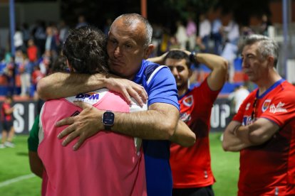 Javi Moreno a la finalización del choque ante el Yeclano Deportivo.