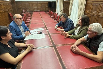 Reunión de los representantes de Asaja con el subdelegado del Gobierno, Miguel Latorre.