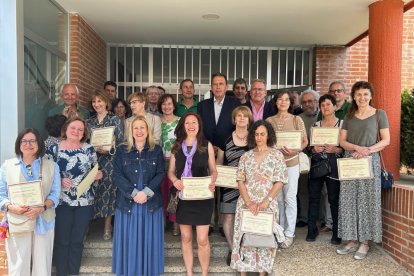 Los docentes jubilados en este curso junto a Javier Barrio y Yolanda de Gregorio.