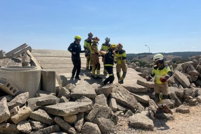 Bomberos de Castilla y León en un curso de rescates.