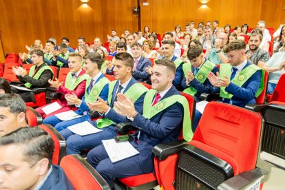 Graduación de los primeros titulados en CAFYD