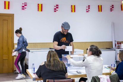 Votaciones en Villaciervos.