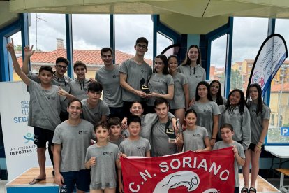 Los integrantes del Club de Natación Soriano que compitieron en Segovia