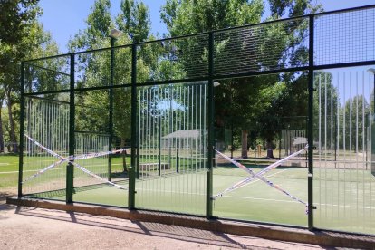 Actos vandálicos en instalaciones deportivas de Almazán.