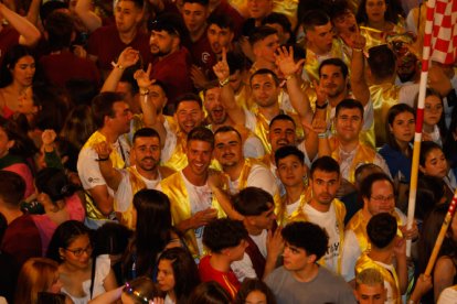 Peñistas en la plaza Mayor.