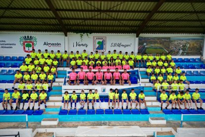 Foto de familia del III Campus de la S.D. Almazán que se celebra en estos días.